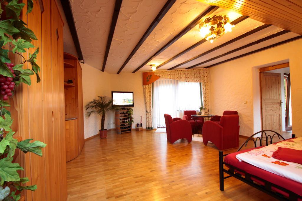 Luxus Appartement Schwarzwald Bei Freiburg 4 Schlafzimmer Sauna Sölden Oda fotoğraf